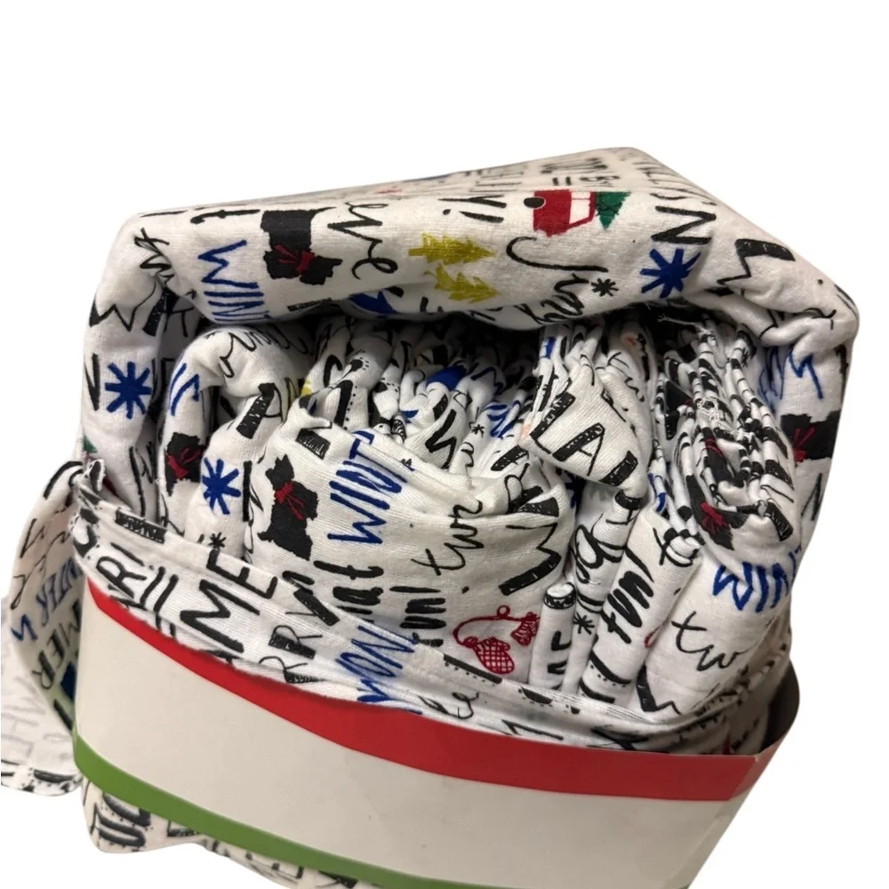 Four pices full size bed set cotton soft. Festive Holiday Design for anyone